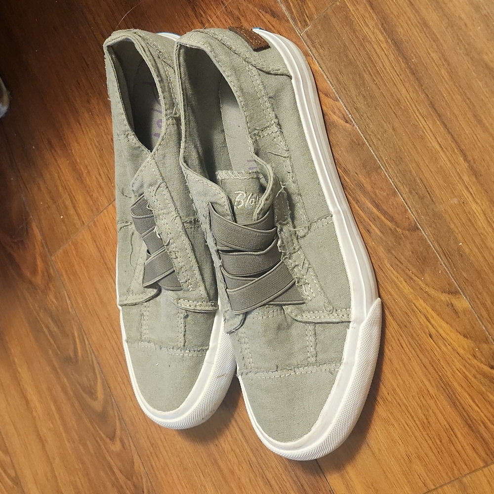 Blowfish Sneakers 8.5